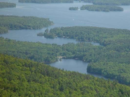 Lake Winnipesaukee Hiking Trails - Skiing In Lakes Region NH